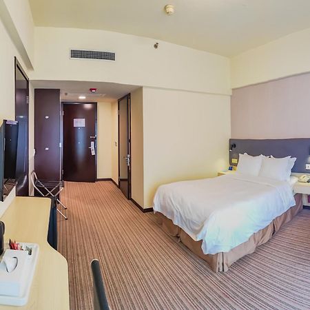 Holiday Inn Express Shanghai Putuo By Ihg Exterior photo