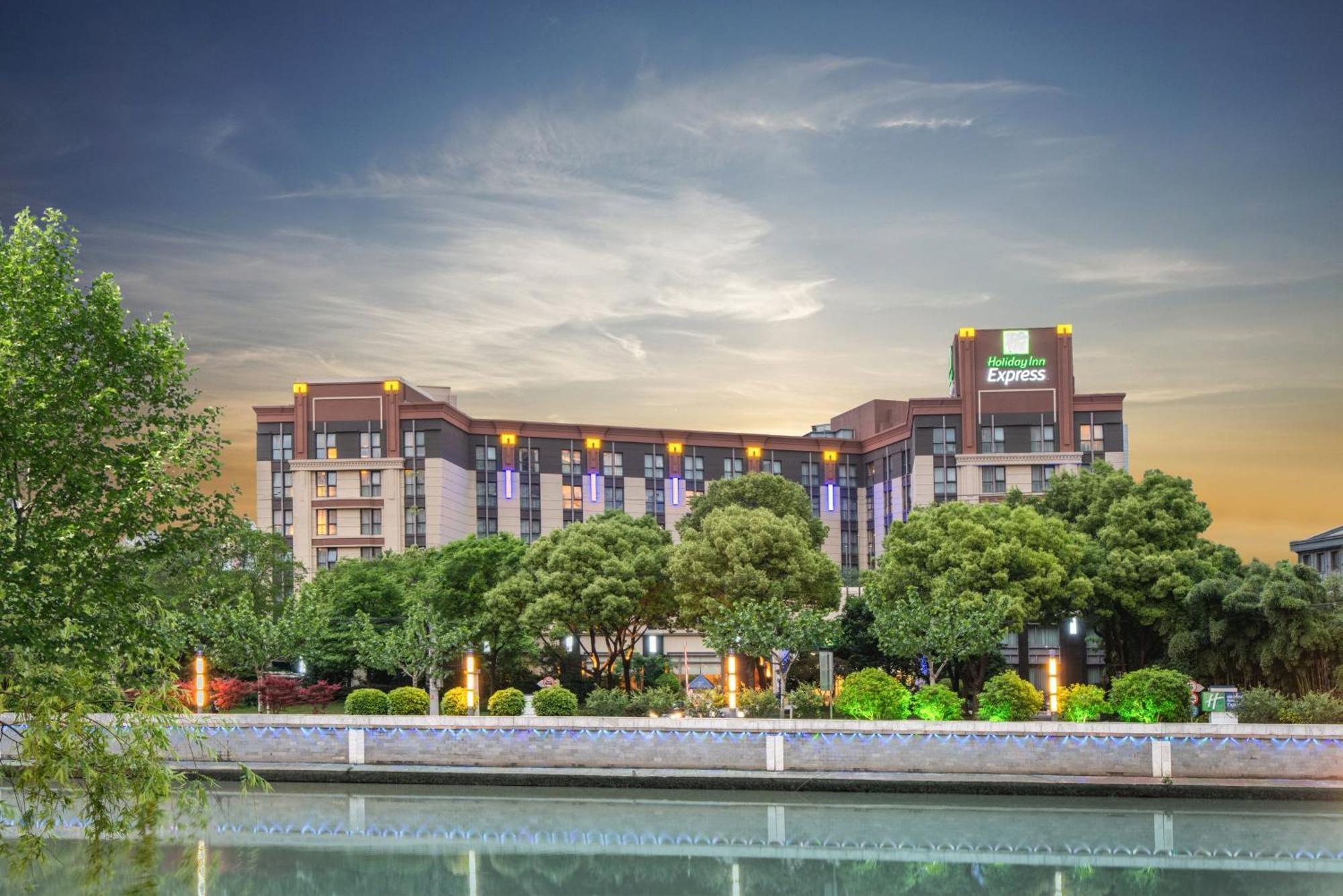 Holiday Inn Express Shanghai Putuo By Ihg Exterior photo